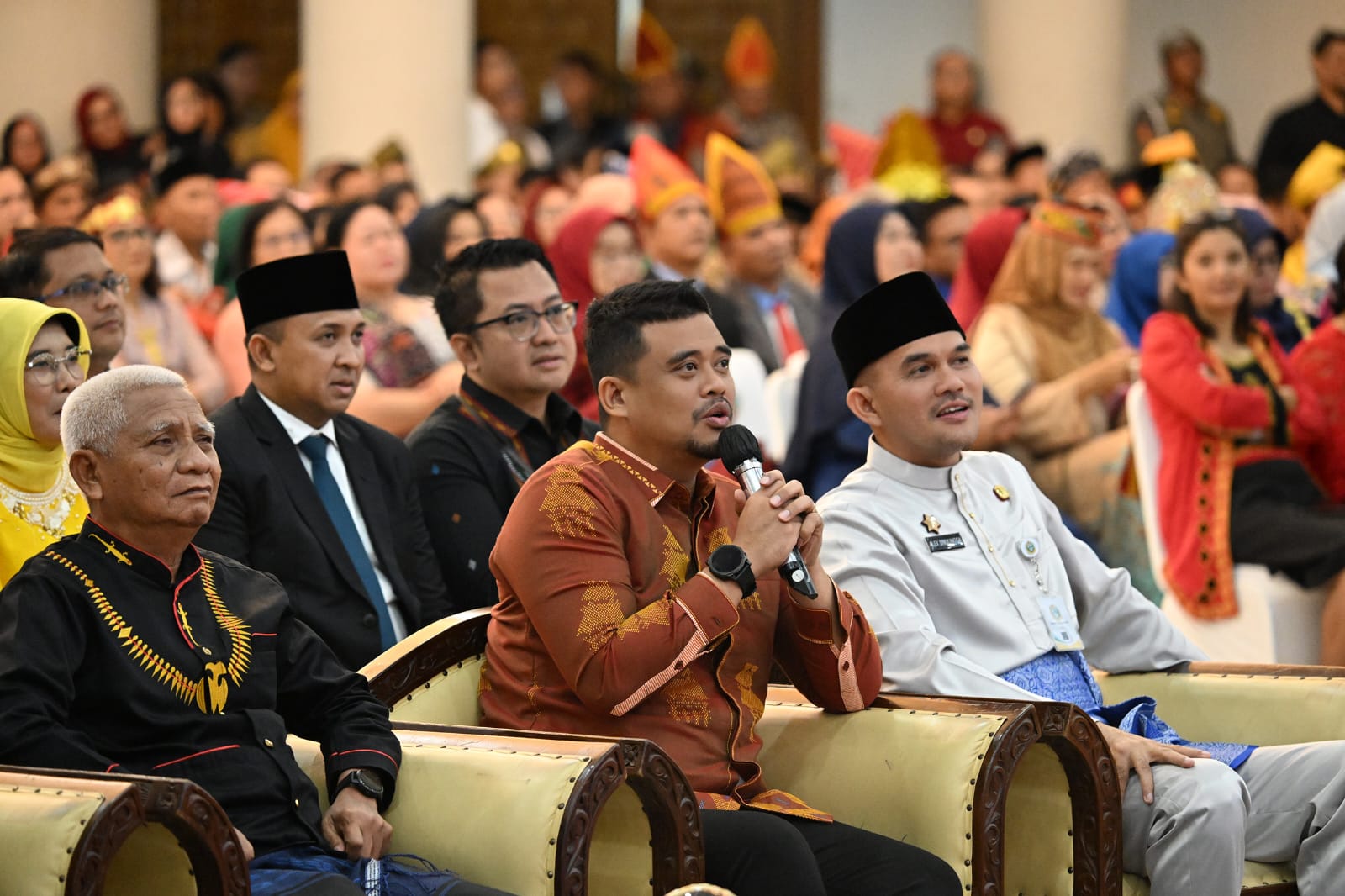 Hari Guru, Bobby Berikan Kado Istimewa untuk Sekolah di Pulau Terluar Sumut