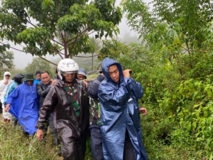 Bupati Humbahas Terjun Langsung Evakuasi Korban Banjir Bandang di Batu Nagodang Siatas Onan Ganjang