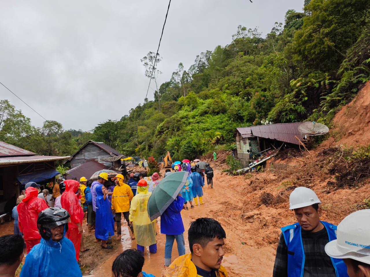 Longsor di Adiankoting dan Parmonangan, 2 Tewas dan 29 Orang Hilang