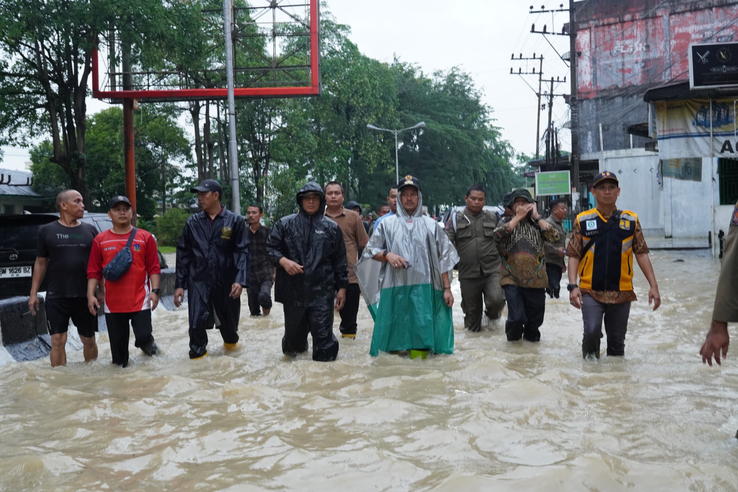 Tinjau Banjir, Wali Kota Tebingtinggi Minta OPD Siaga dan Prioritaskan Dapur Umum dan Layanan Kesehatan