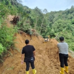 Alat Berat Dikerahkan Buka Akses Jalan di Parmonangan Taput