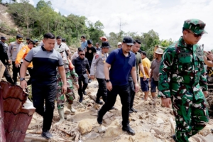 Gubernur Bobby Pimpin Langsung Percepatan Evakuasi dan Pembukaan Jalur Darurat di Tapteng