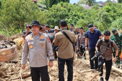 Bantuan Pangan Diterbangkan, Kapolda Sumut Kembali Tinjau ke Lokasi Bencana