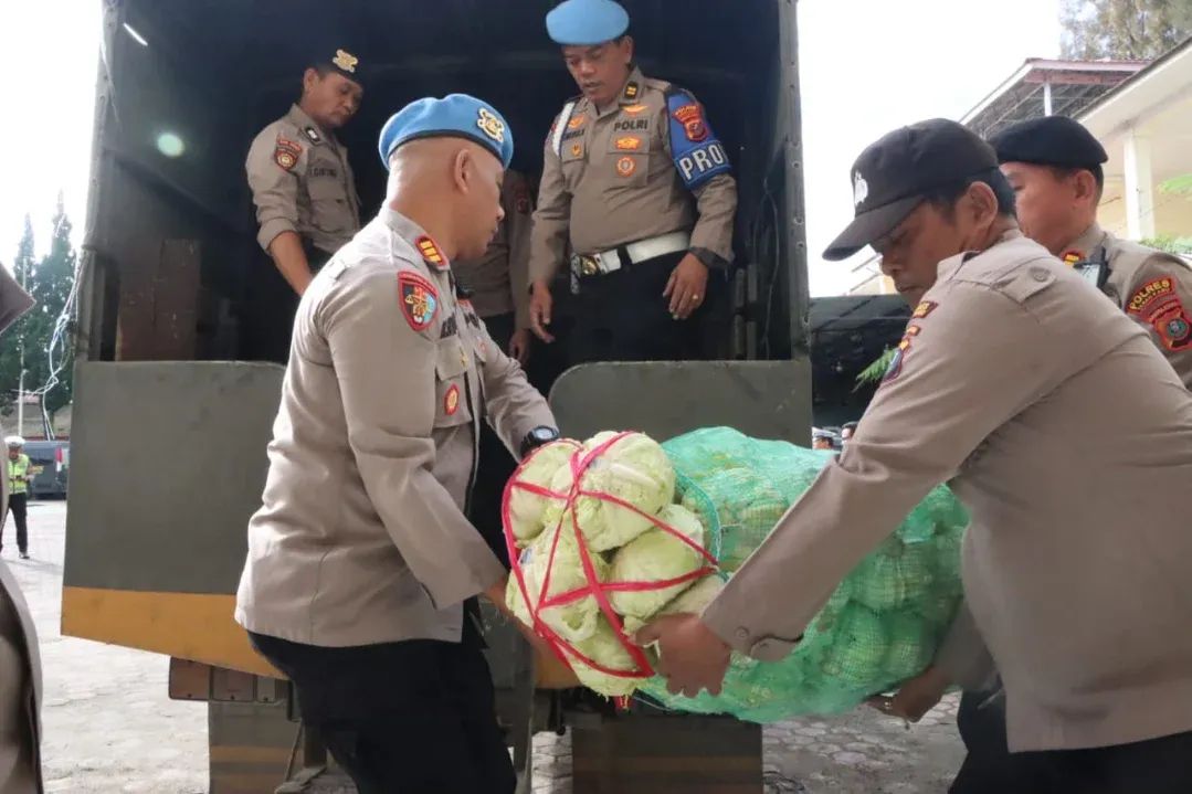 Polres Tanah Karo Distribusikan Bantuan Gelombang Kedua ke Langkat