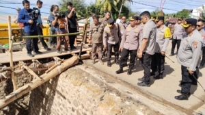 Kapolri Tinjau Jembatan Penghubung Tapteng-Tapsel yang Ambruk
