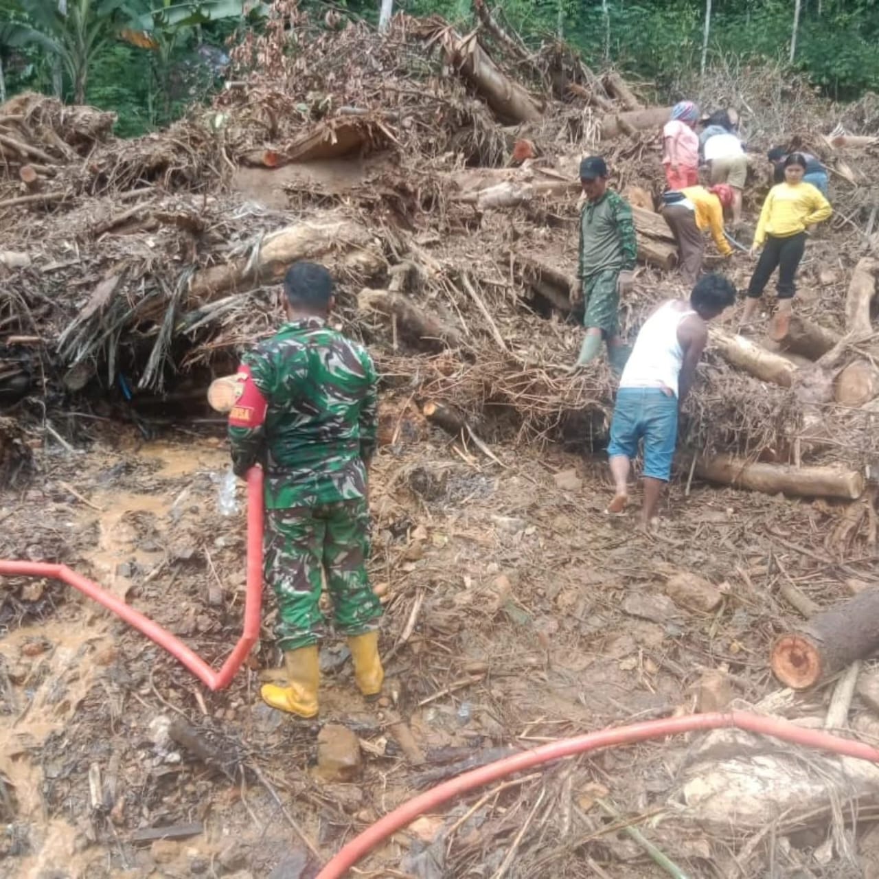 Pencarian Korban Longsor Desa Aloban Bair, 4 Meninggal Dunia