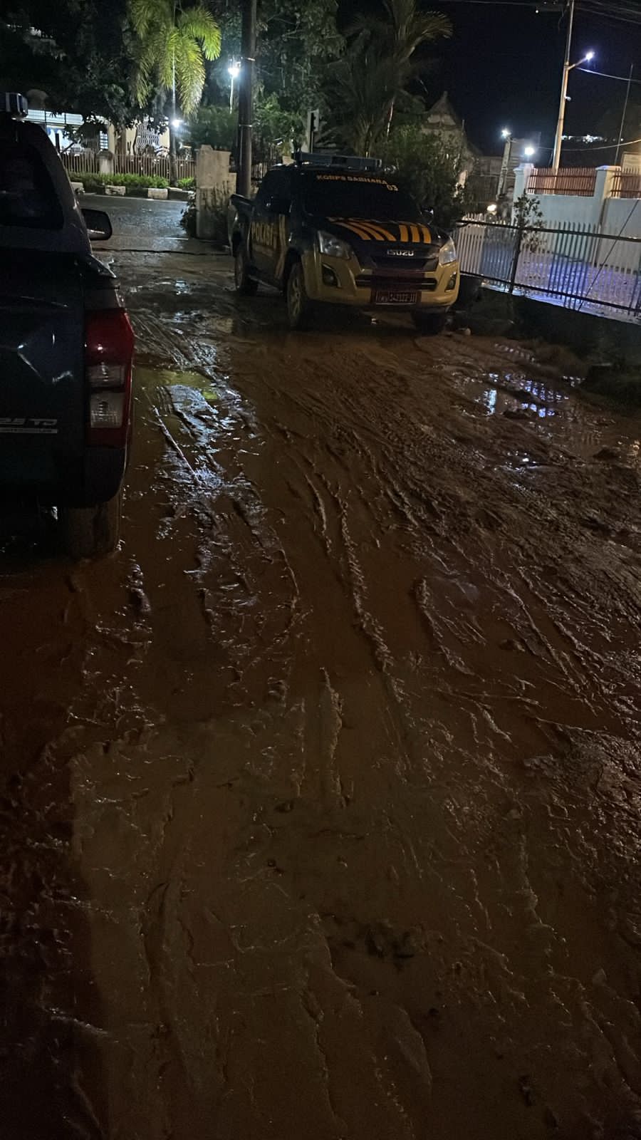 Diguyur Hujan Deras, Sungai Aek Doras Sibolga Julu Meluap Banjiri Rumah Warga dan Jalan Kota