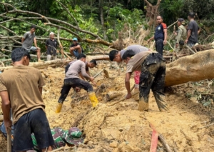 2 Orang Masih Dinyatakan Hilang, Tim SAR Tetap Lakukan Pencarian di Lokasi Longsor