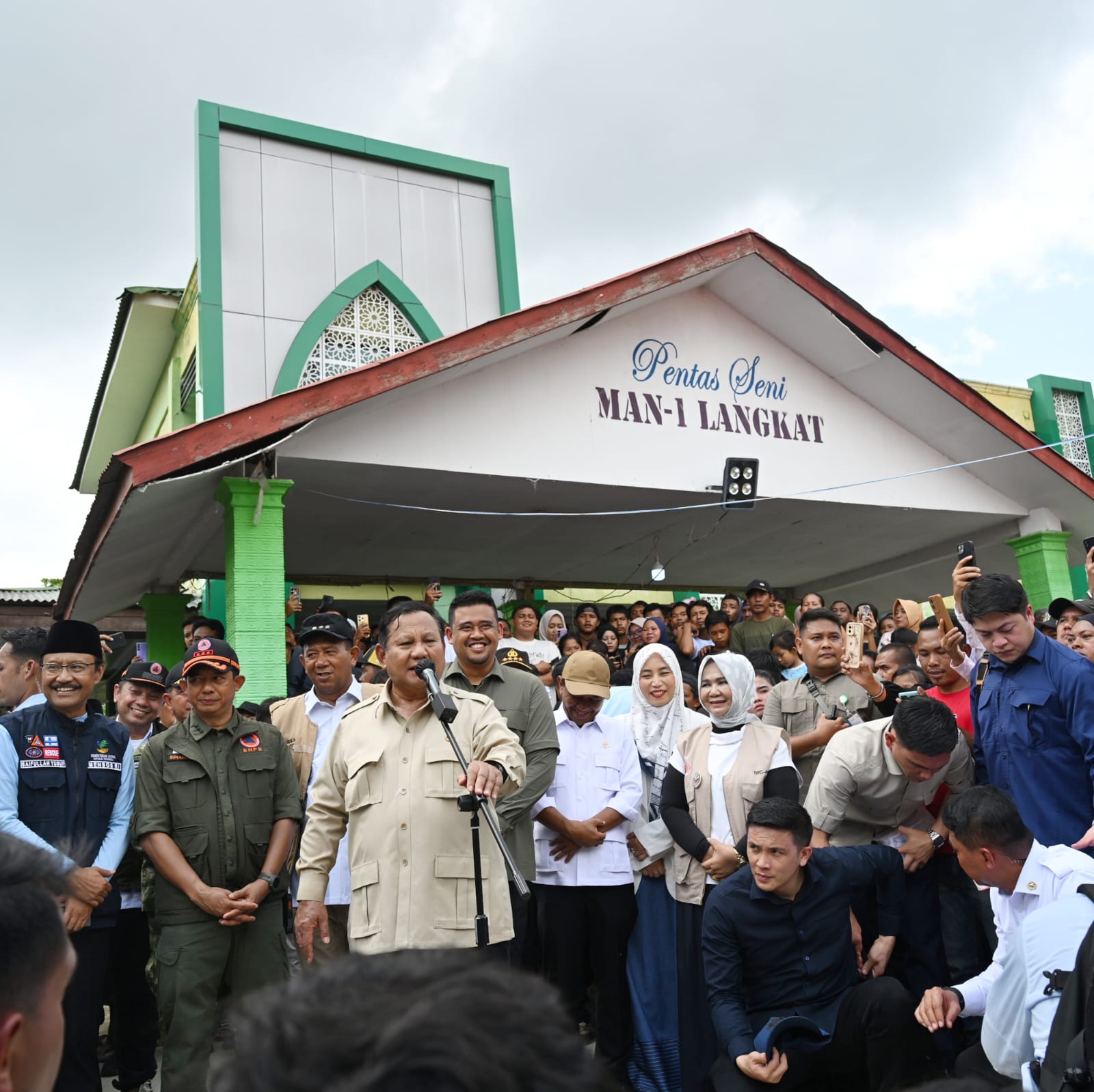 Prabowo di Langkat Tinjau Lokasi Pengungsian dan Pantau Pemulihan Bencana di Sumut