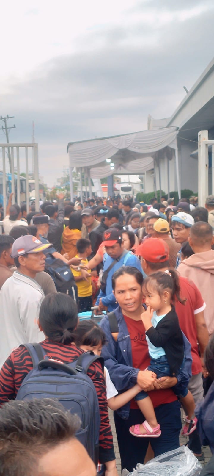 Jelang Nataru, Ribuan Pemudik Padati Pelabuhan Belawan