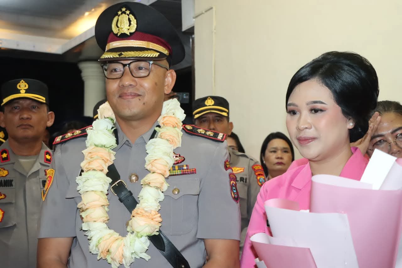 Serah Terima Jabatan Kapolres Tanah Karo, AKBP Pebribandi Haloho Pegang Tongkat Komando