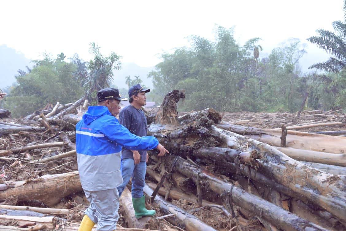 Banjir Susulan di Kecamatan Tukka, Bupati Tapteng Pantau Normalisasi Sungai