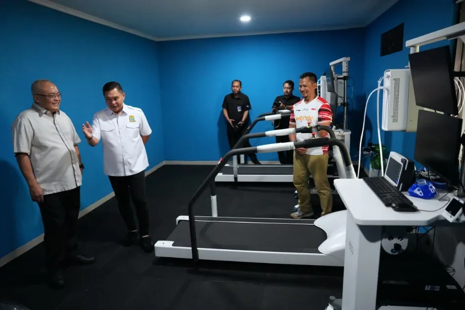 Dukung Prestasi Olimpiade, Kemenpora Serah Terima Alat Gymnasium dan Sport Science ke PBSI