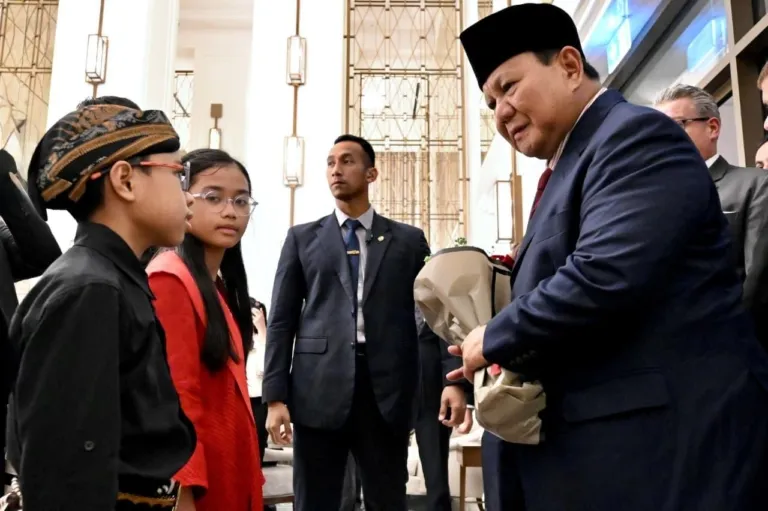 Presiden Prabowo Tiba di Amman, Disambut Putra Mahkota dan Dikawal F-16 AU Yordania