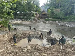Satgas Yonzipur I/DD Percepat Pambangunan Jembatan Bailey di Nias Selatan