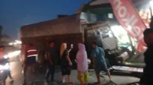 Rem Blong, Truk Tabrak Pagar Rumah dan Pengendara Sepeda Motor hingga Tewas