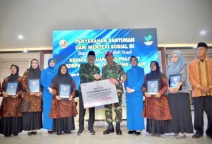 Longsor di Cisarua, Menteri Sosial Serahkan Santunan 23 Ahli Waris Prajurit Korps Marinir TNI AL
