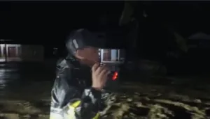 Bupati Masinton Bantu Evakuasi Warganya, BPBD Update Banjir di Tapteng