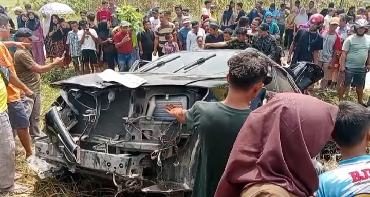 Mobil Fortuner Ditabrak KA di Asahan, Dua Tewas dan Satu Luka Berat