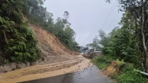 Tapteng Kembali Diterjang Longsor, Jalan Nasional Sibolga – Tarutung Lumpuh Tidak Bisa Dilalui Kendaraan