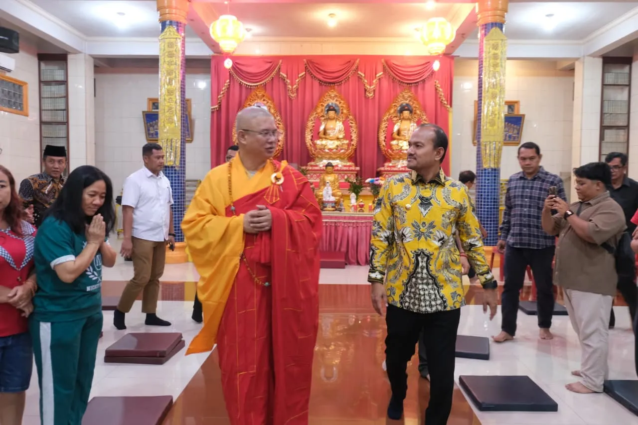 Imlek 2577, Wali Kota Tanjungbalai Mahyaruddin Salim Kunjungi Vihara Tri Ratna