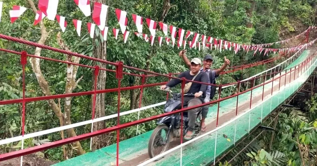 Kodim 0209/LB Rampungkan Rehabilitasi Jembatan Gantung di Halimbe Labura