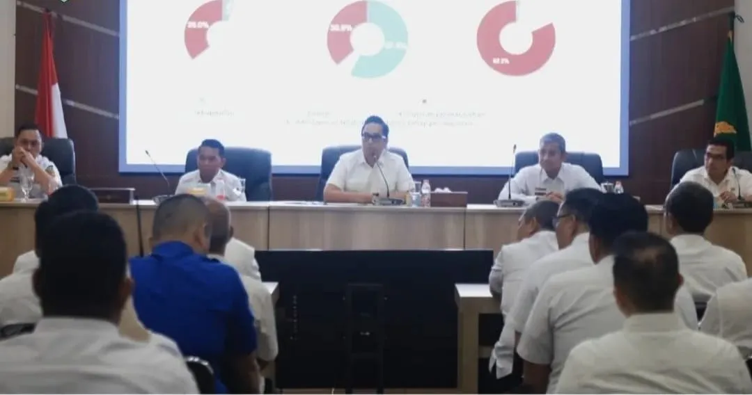 Rico Waas Ultimatum seluruh Camat Tak Ada Lagi Sampah Berserakan di Medan