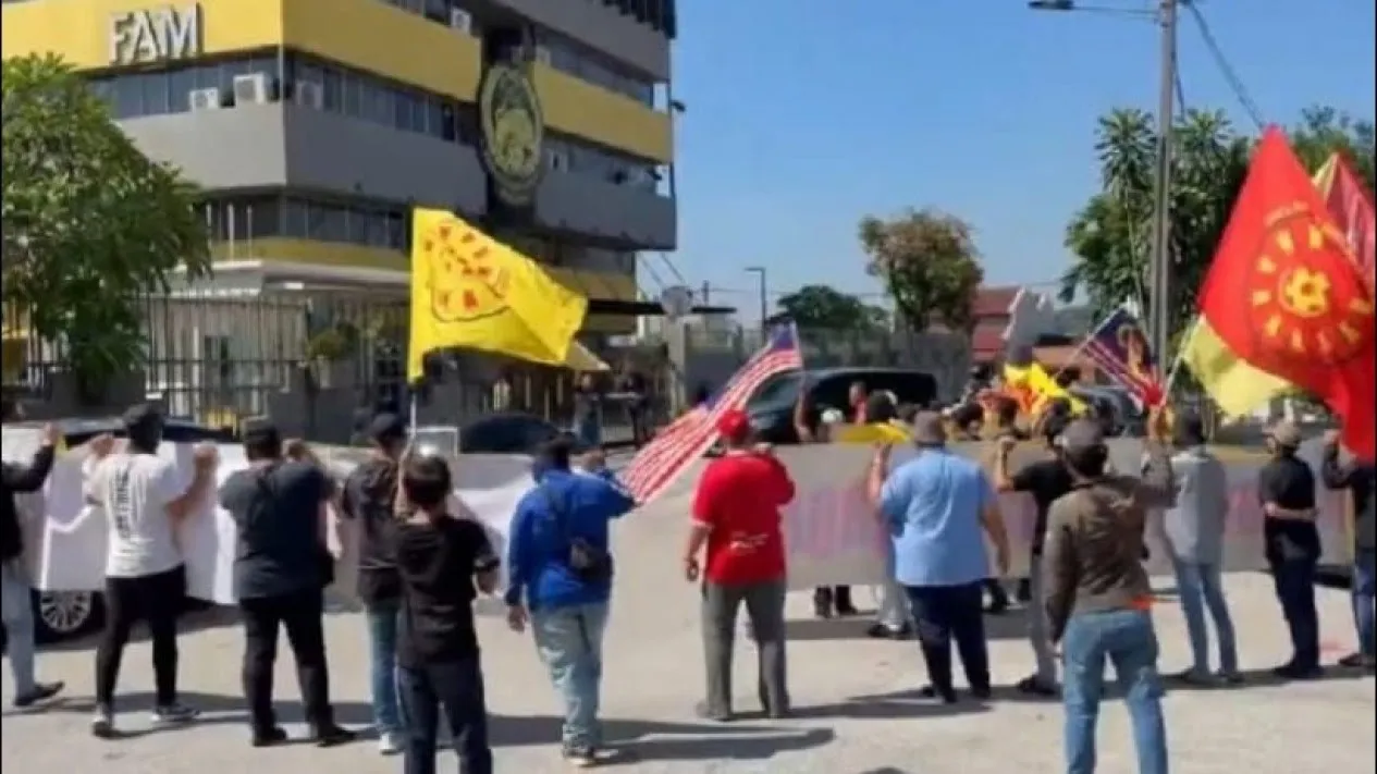 AFC Beri Sanksi WO Malaysia di Kualifikasi Piala Asia 2027, Suporter Geruduk Kantor FAM