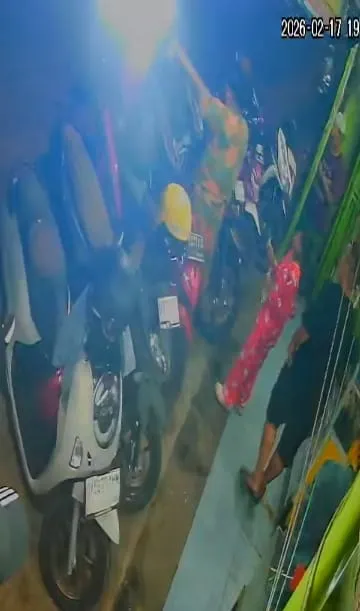 Sepeda Motor Driver Ojol Dilarikan Pria Berpostur Besar yang Membawa Anak dan Istrinya