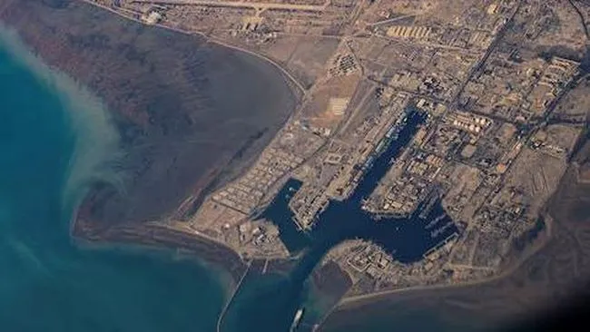 Iran Umumkan Selat Hormuz Tutup, Harga Minyak ‘Menggila’ US$ 200/Barel