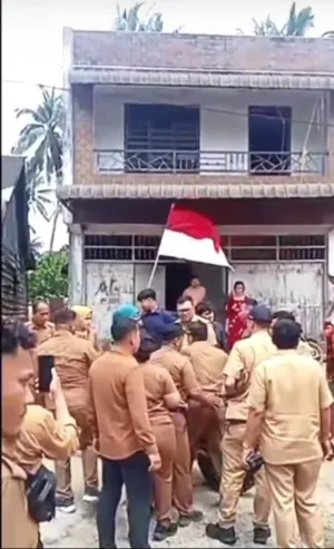 Mobil Bupati Deliserdang Dicegat Warga Soal Jalan Provinsi Rusak di STM Hulu