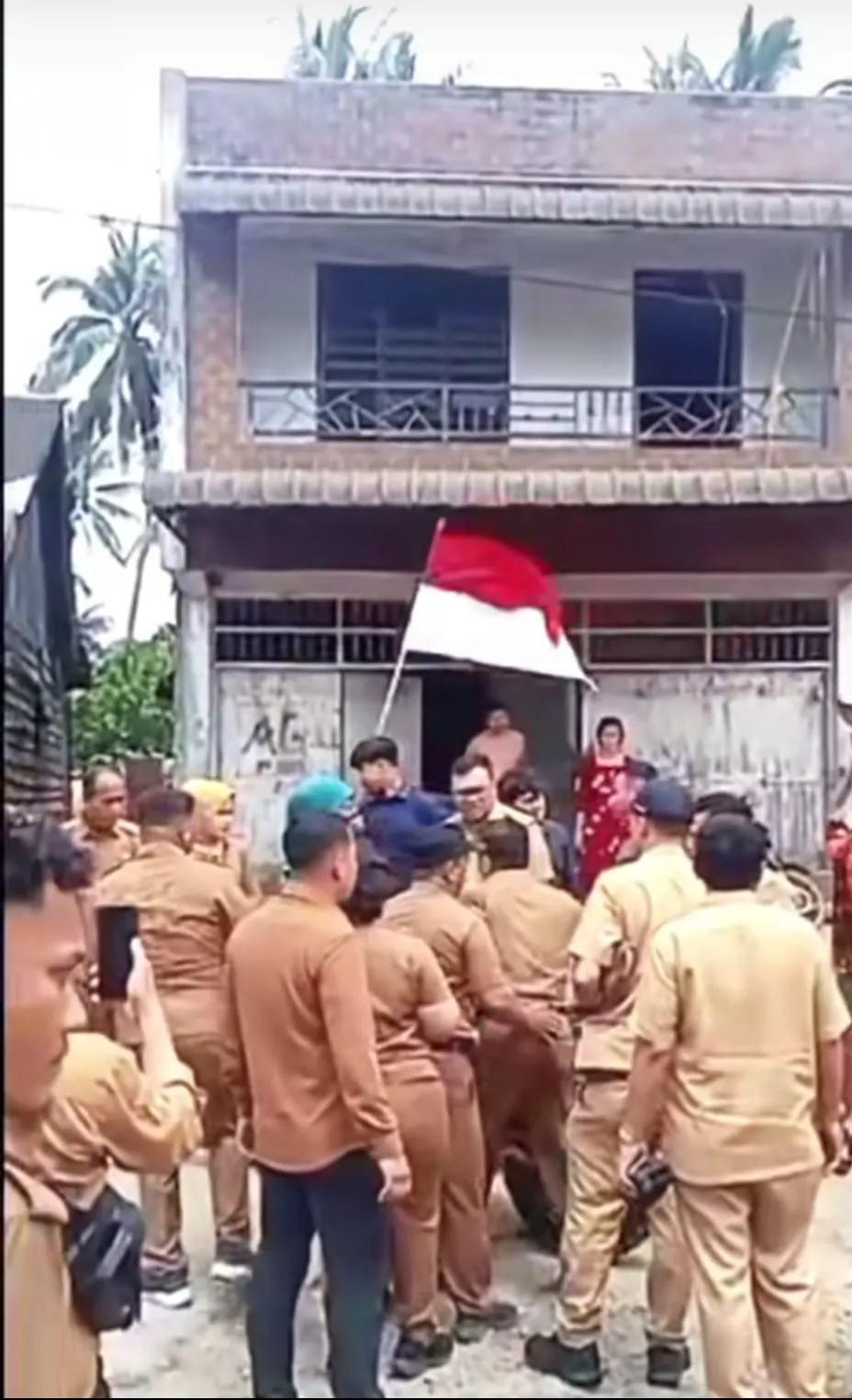 Mobil Bupati Deliserdang Dicegat Warga Soal Jalan Provinsi Rusak di STM Hulu