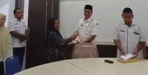 Bupati Padanglawas Serahkan Tali Asih kepada Anggota Korpri Purna Tugas