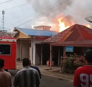 Kebakaran Jelang Berbuka Bikin Geger Warga Sibolga