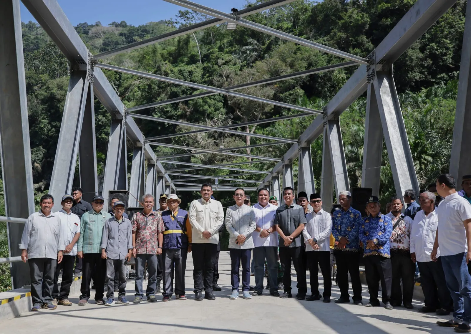 Gubsu Resmikan Jembatan Aek Sipange di Tapsel