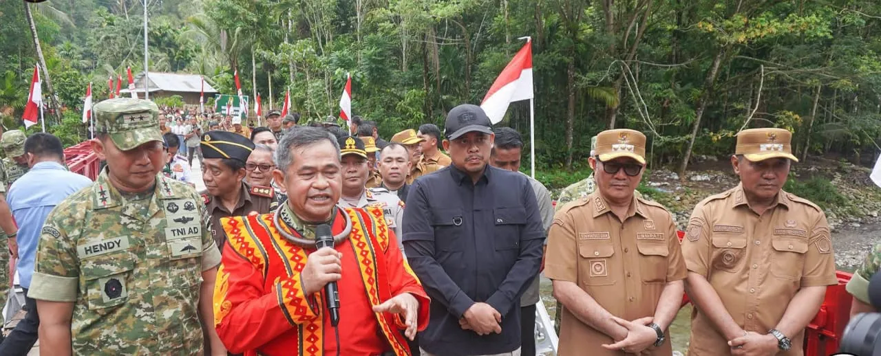 KASAD Maruli Simanjuntak Resmikan Jembatan Bailey di Boronadu Nisel