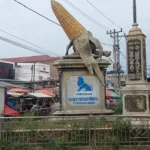 Ikon Tigabinanga Memprihatin, Tugu Jagung  Ditumbuhi Rumput Liar