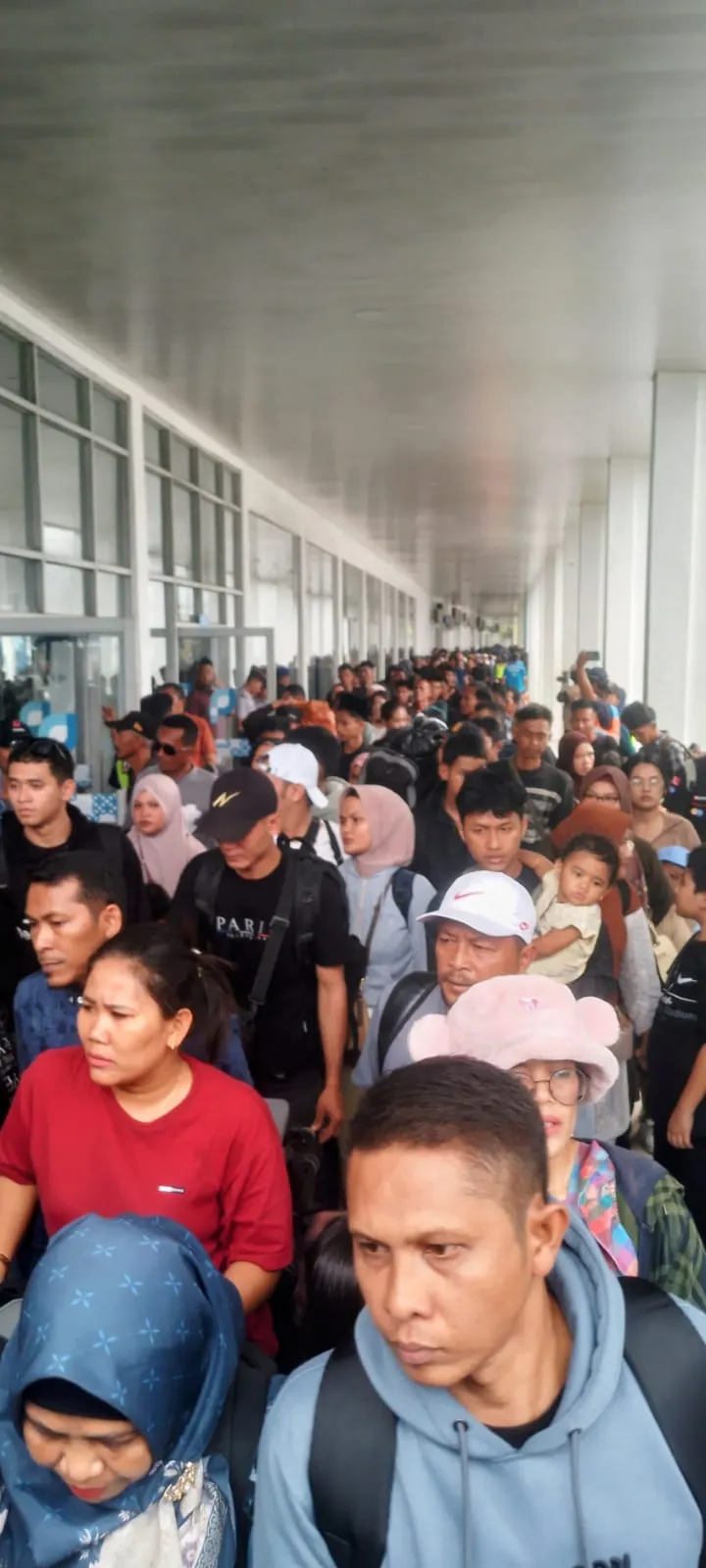 Pemudik IduL Fitri Mulai Memadati Pelabuhan Belawan