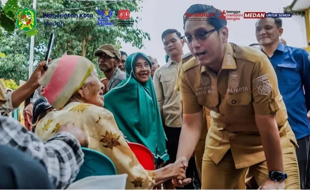 Pembagian Sembako, Rico Waas Tekankan Pentingnya Solidaritas Sosial