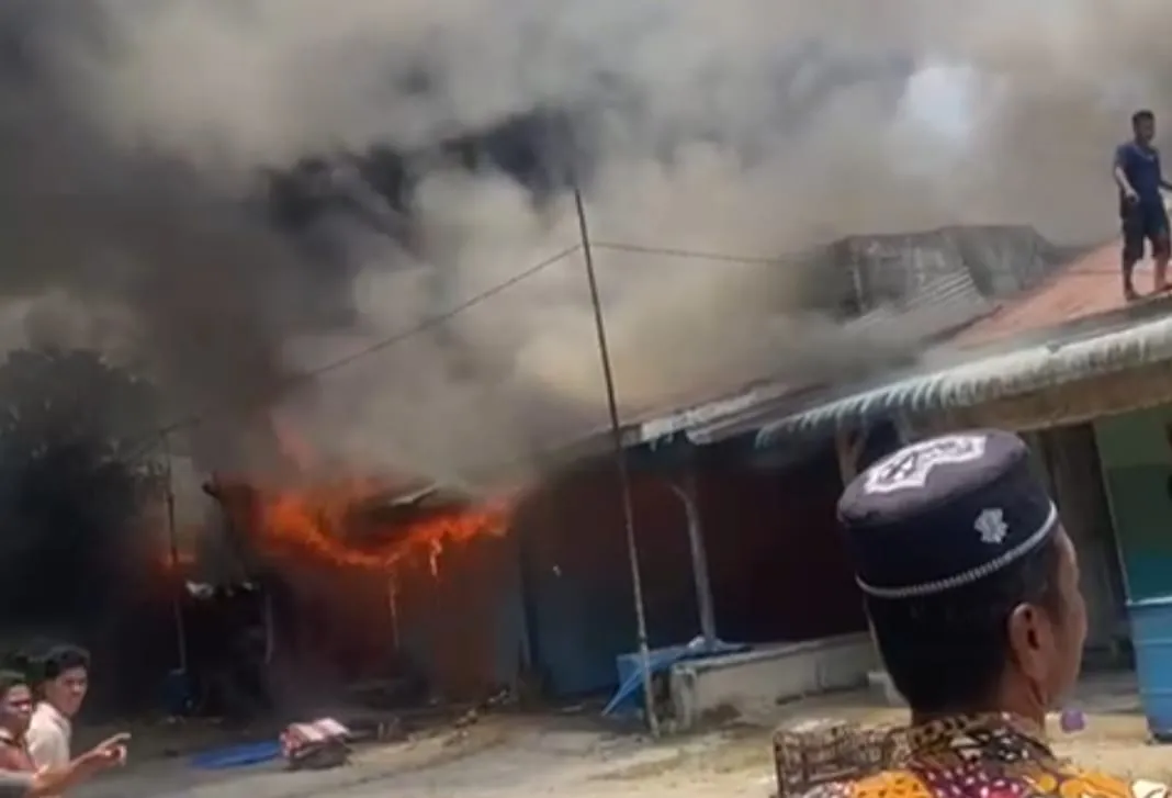 Enam Rumah Terbakar di Labura