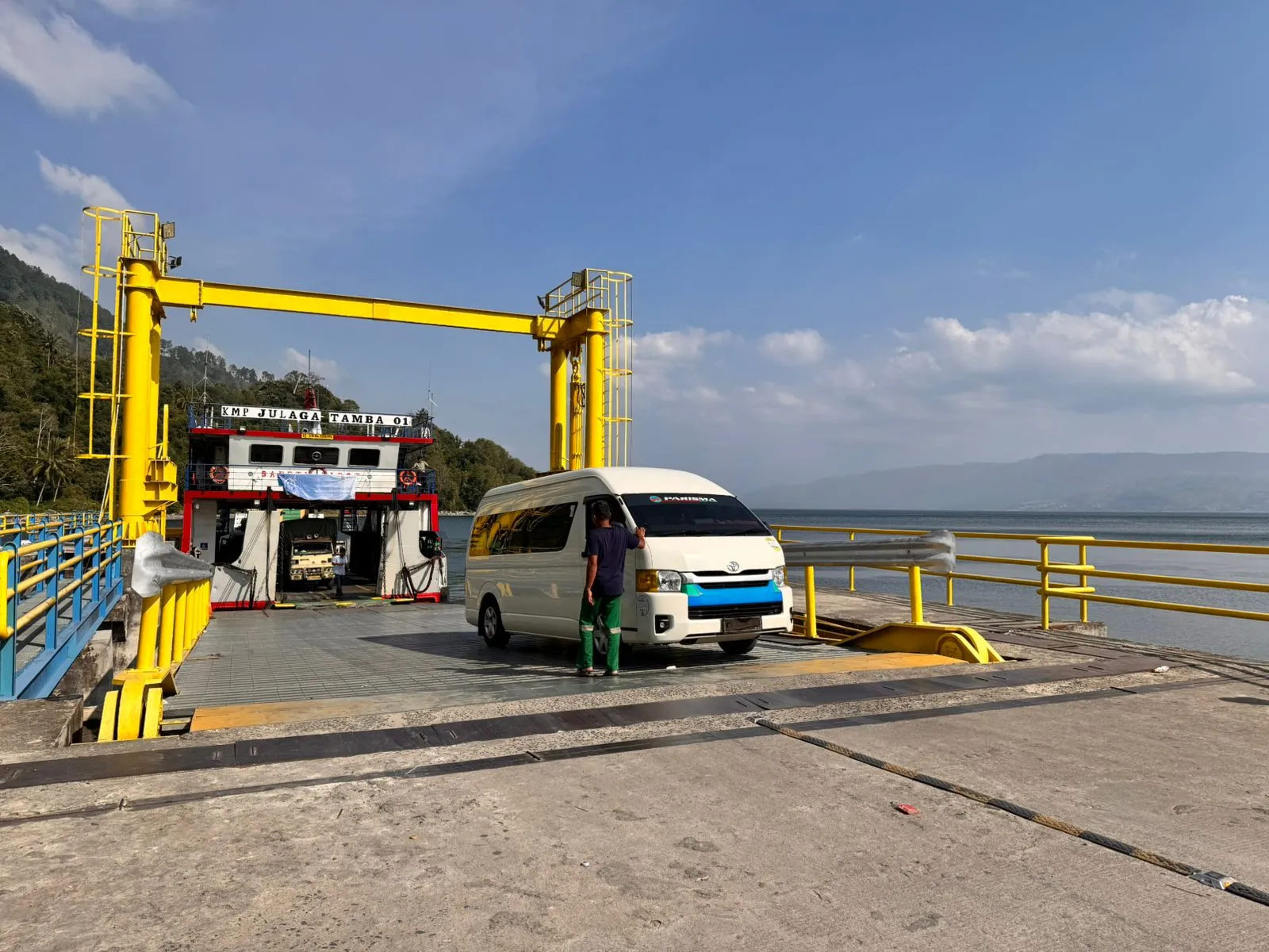 Arus Balik, Penyeberangan di Pelabuhan Kapal Ferry Jurusan Tigaras-Simanindo Ramai Lancar