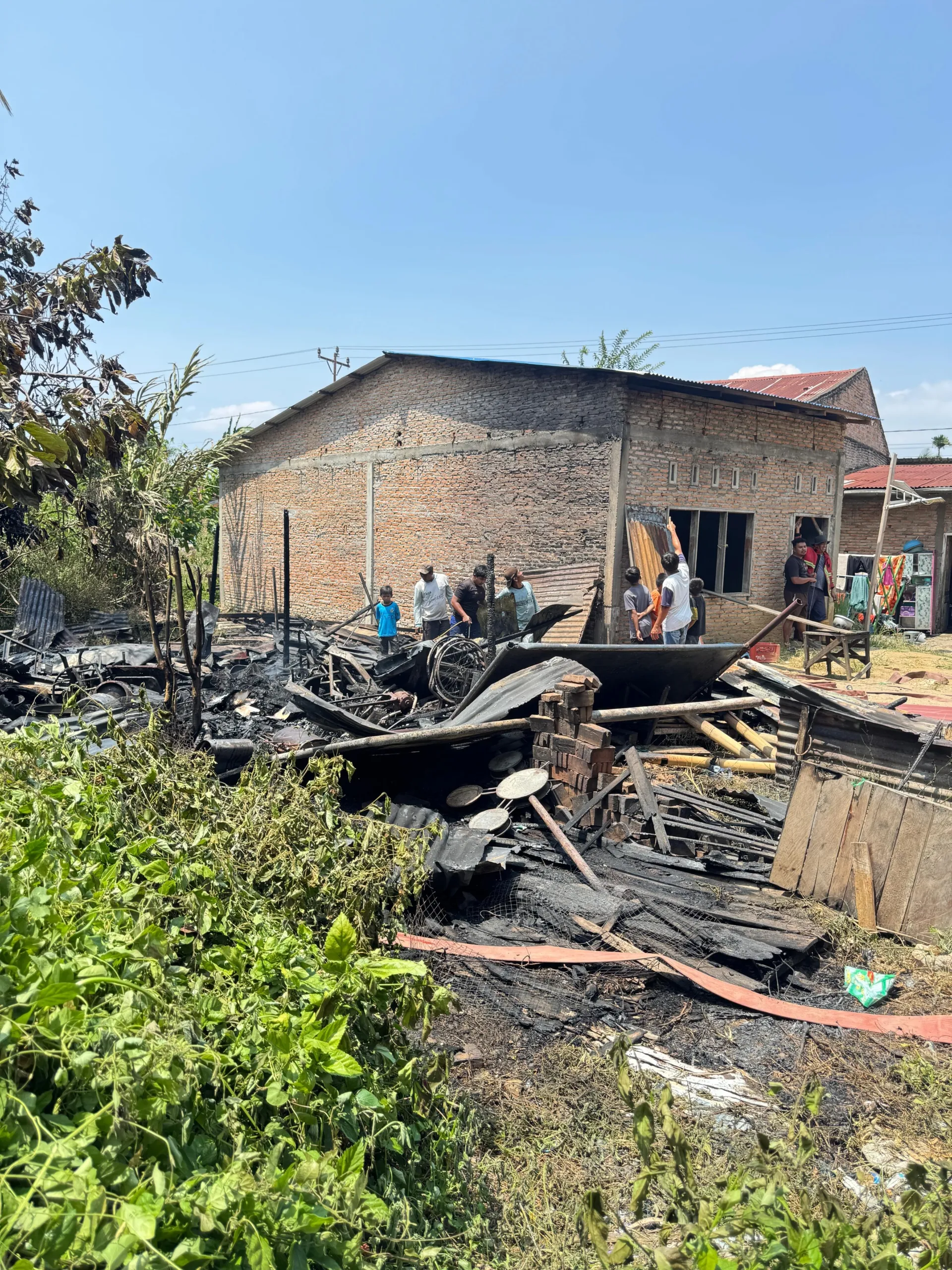 Satu Unit Gudang di Kutambelin, Juhar Hangus Terbakar