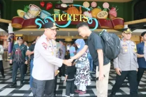 Kapolda Sumut Sapa Warga di Berastagi, Kehangatan Polisi di Tengah Pengamanan Lebaran