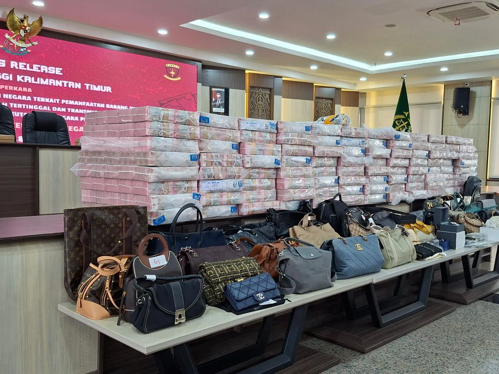 Dugaan Korupsi Terkait Penambangan Triliun Rupiah, Kejati Kaltim Sita Uang Rp 214,2 Miliar