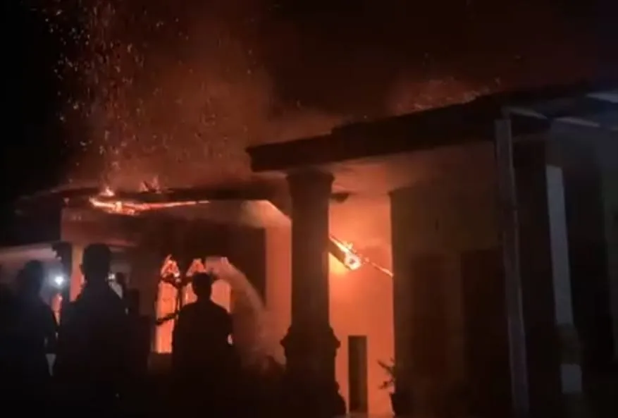 Rumah Terbakar di Bandar Lama Labura