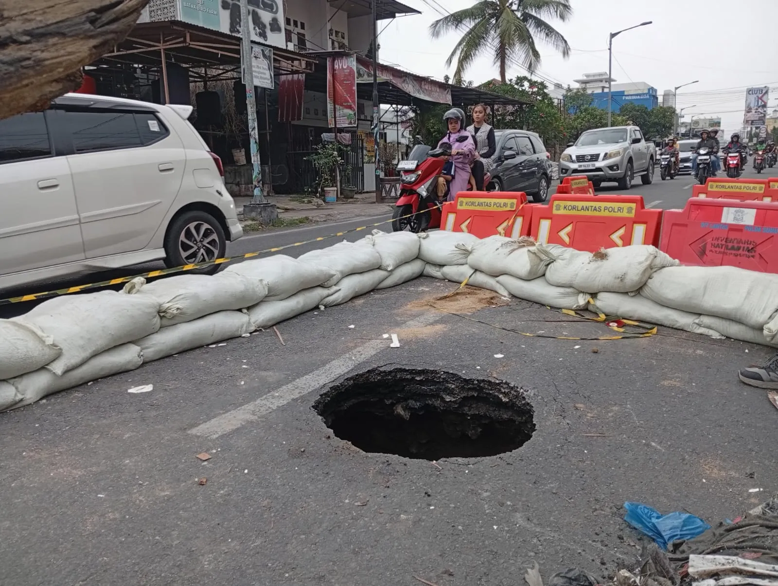 Jalan Gereja Pematangsiantar Amblas, Warga Khawatir Kerusakan Meluas