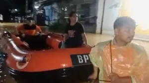 BPBD Tapteng Berjibaku Evakuasi Warga, Antisipasi Banjir Susulan