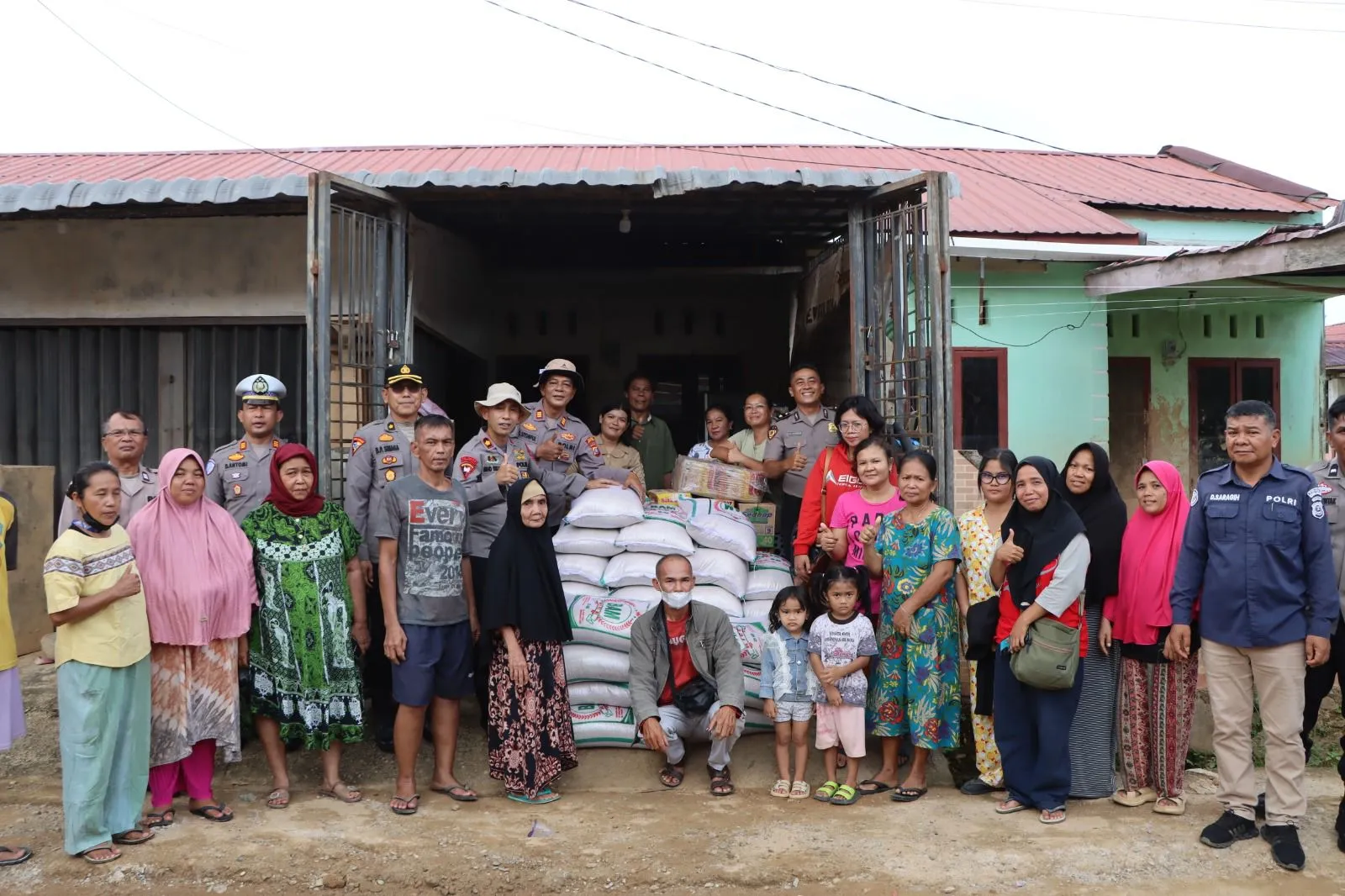 Polres Tapteng Salurkan Bantuan Pangan ke Warga Terdampak
