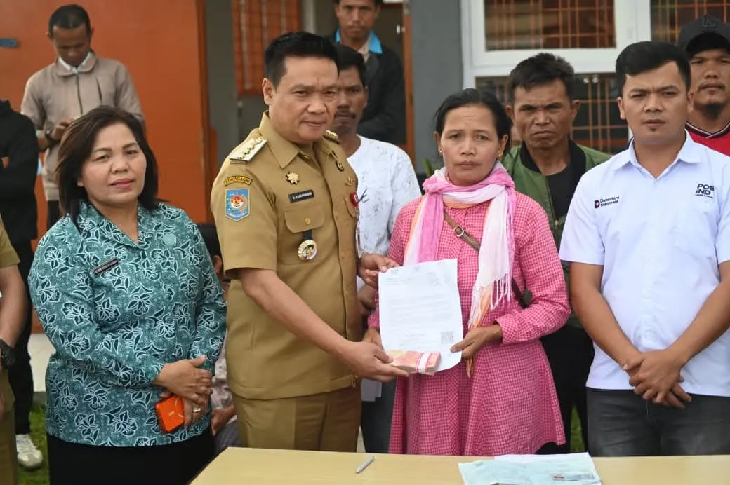 Bupati Humbahas Salurkan Bantuan bagi Warga Terdampak Bencana Alam