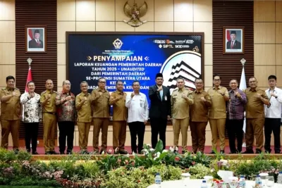 Gubernur Bobby Nasution Serahkan LKPD TA 2025 ke BPK Sumut